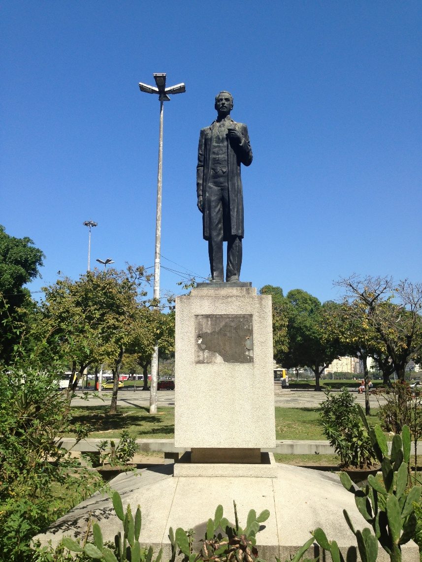 Carlos Chagas' staute (5).JPG